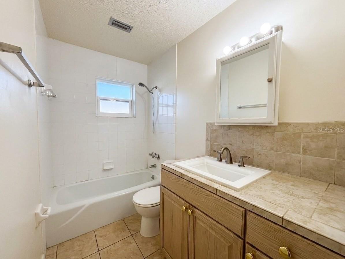 1236 Josephine St - Photo 7 of 10