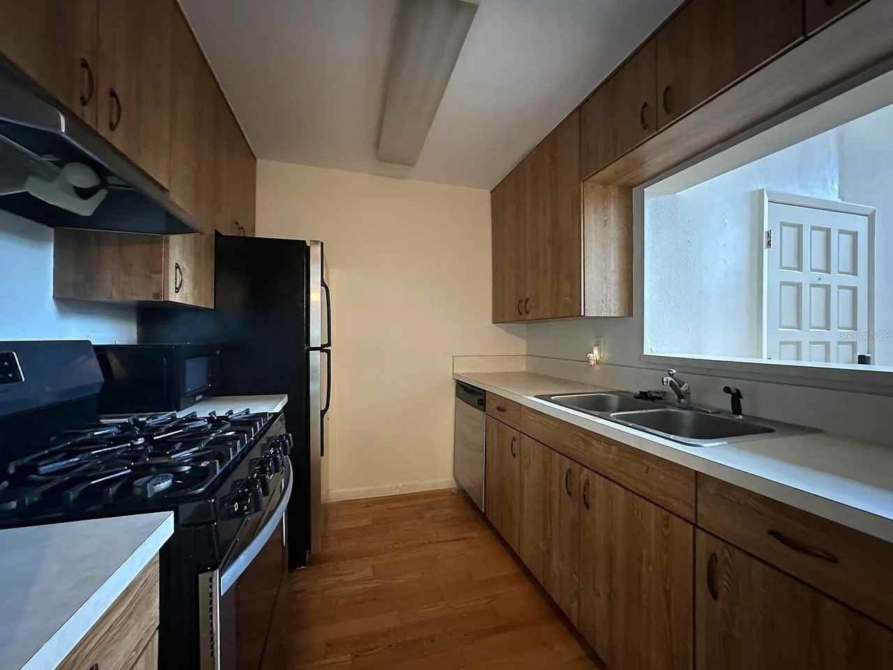 2050 San Marcos Dr Se #215 - Photo 6 of 13