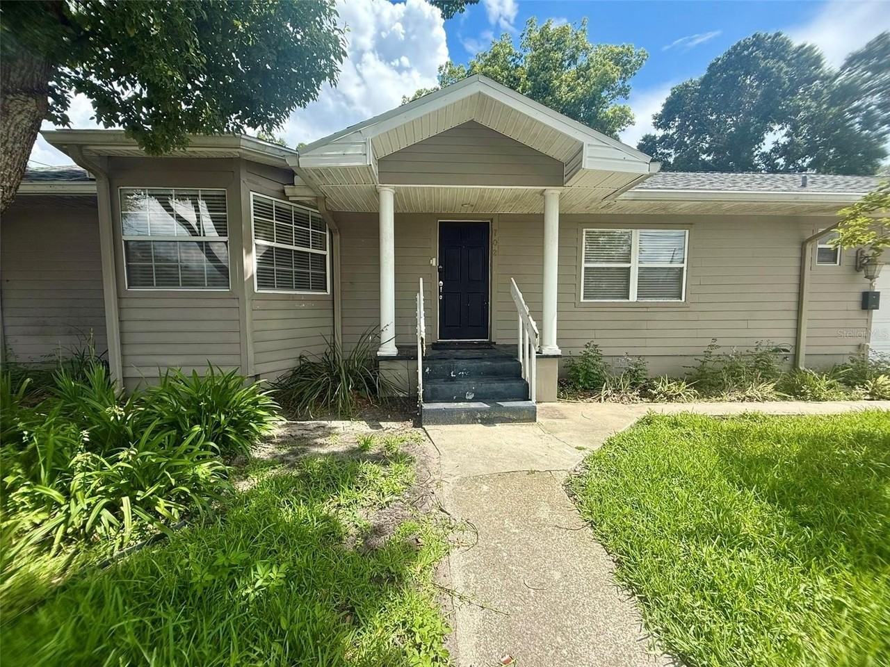 702 Avenue H Ne - Photo 3 of 20