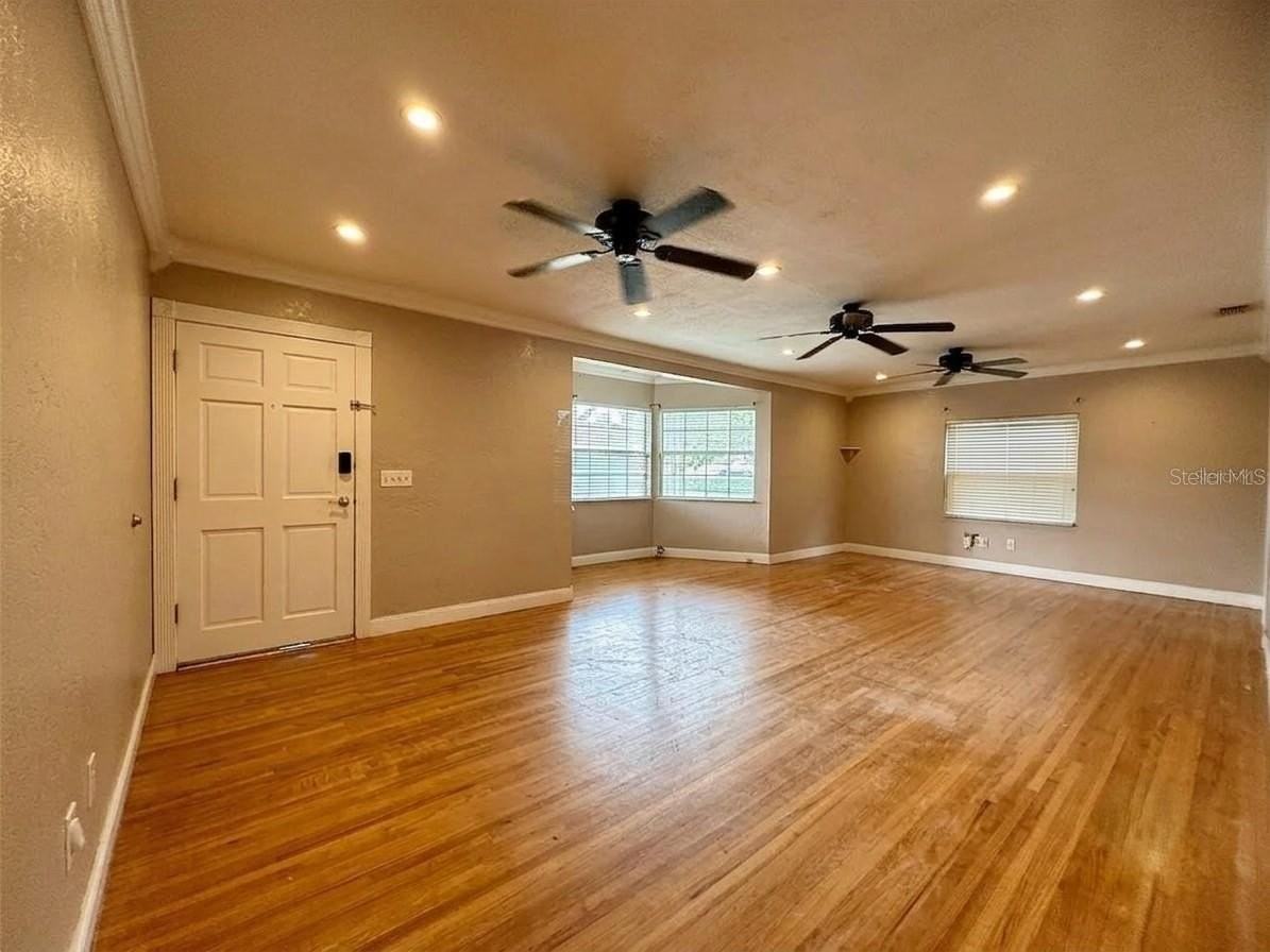 702 Avenue H Ne - Photo 5 of 20
