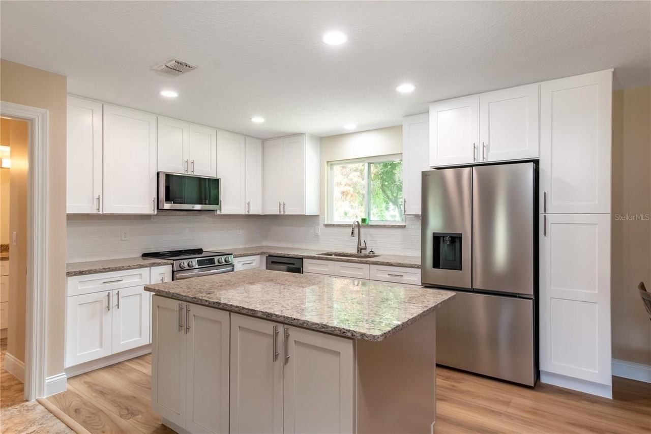 10886 Sw 90th Ter - Photo 4 of 25