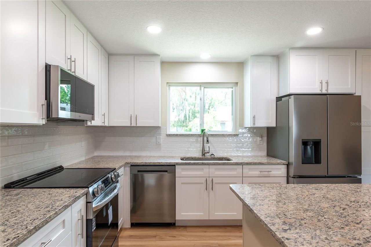 10886 Sw 90th Ter - Photo 5 of 25