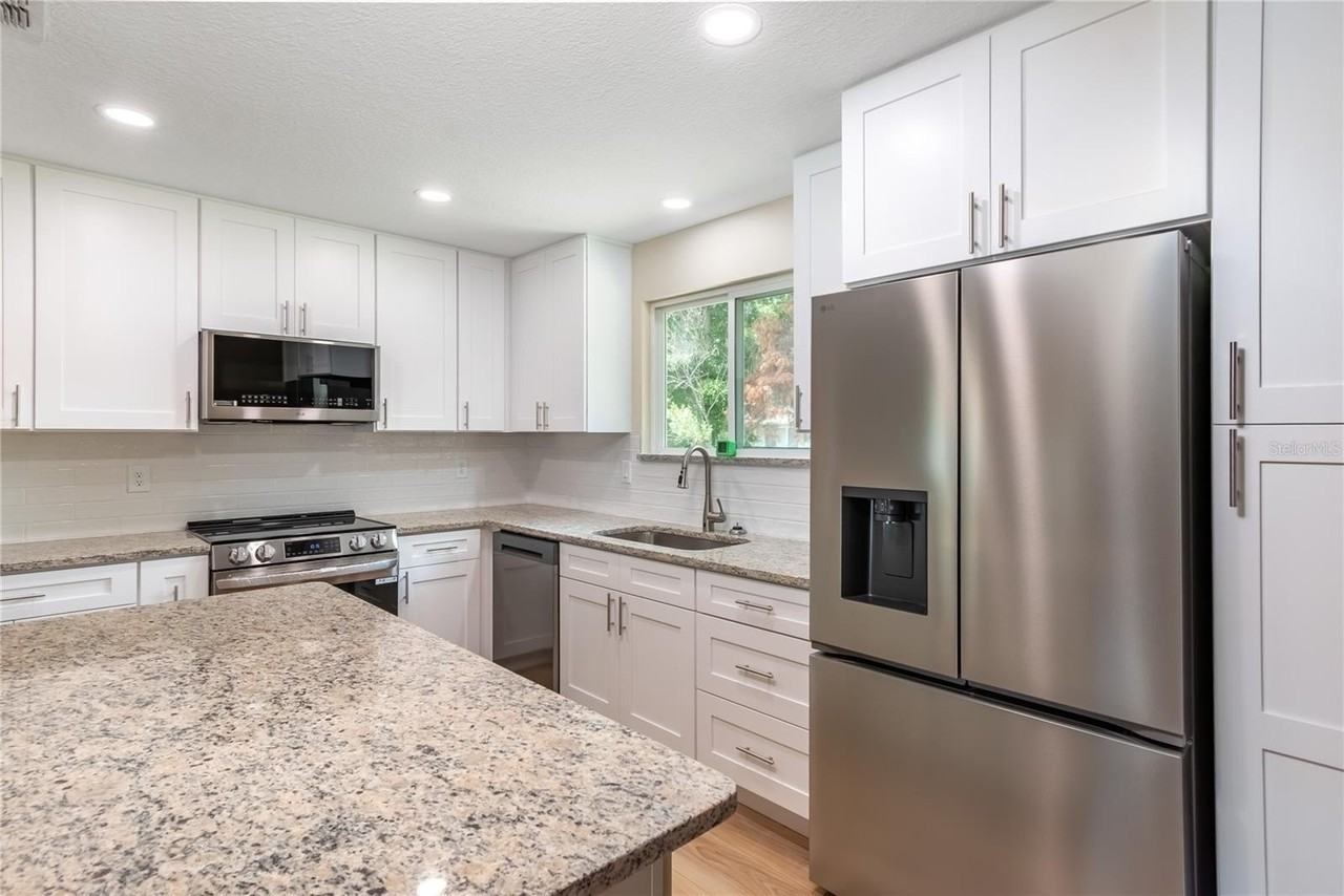 10886 Sw 90th Ter - Photo 6 of 25