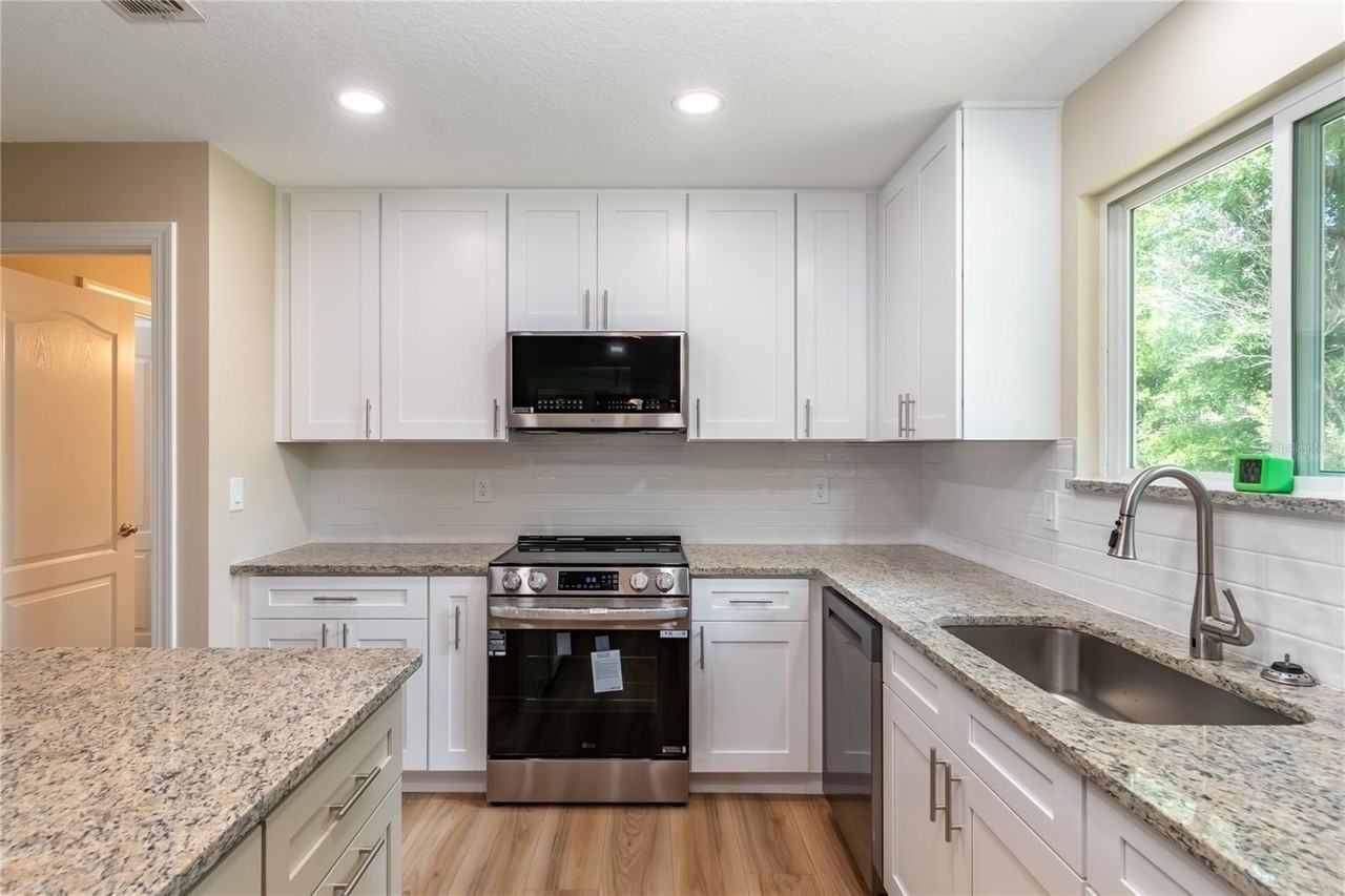 10886 Sw 90th Ter - Photo 7 of 25