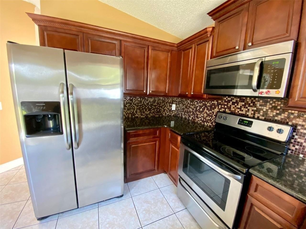 880 Nelson Dr - Photo 5 of 23