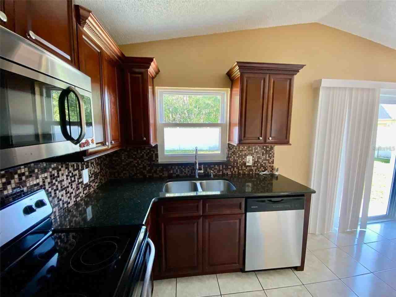 880 Nelson Dr - Photo 6 of 23