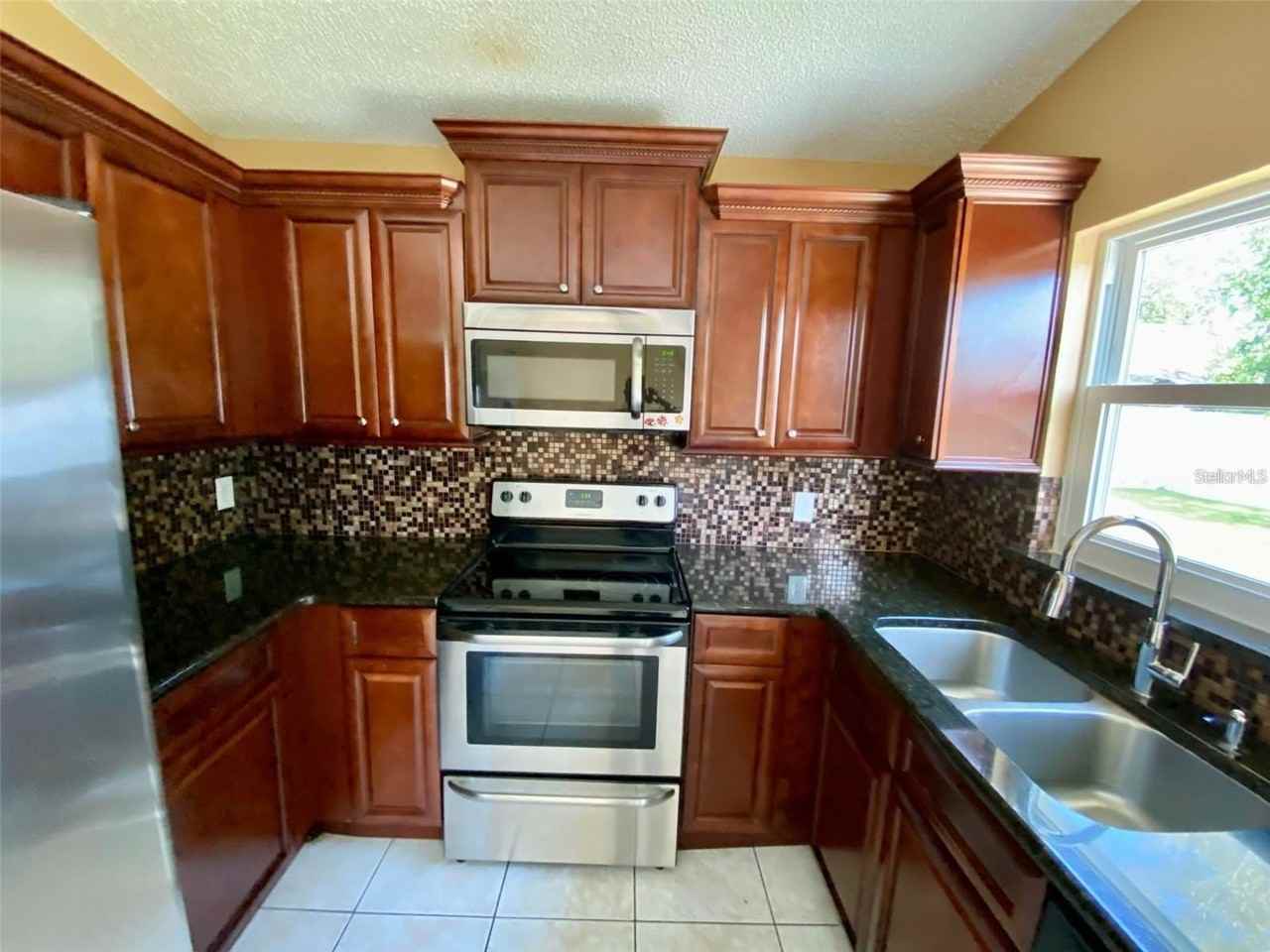 880 Nelson Dr - Photo 7 of 23