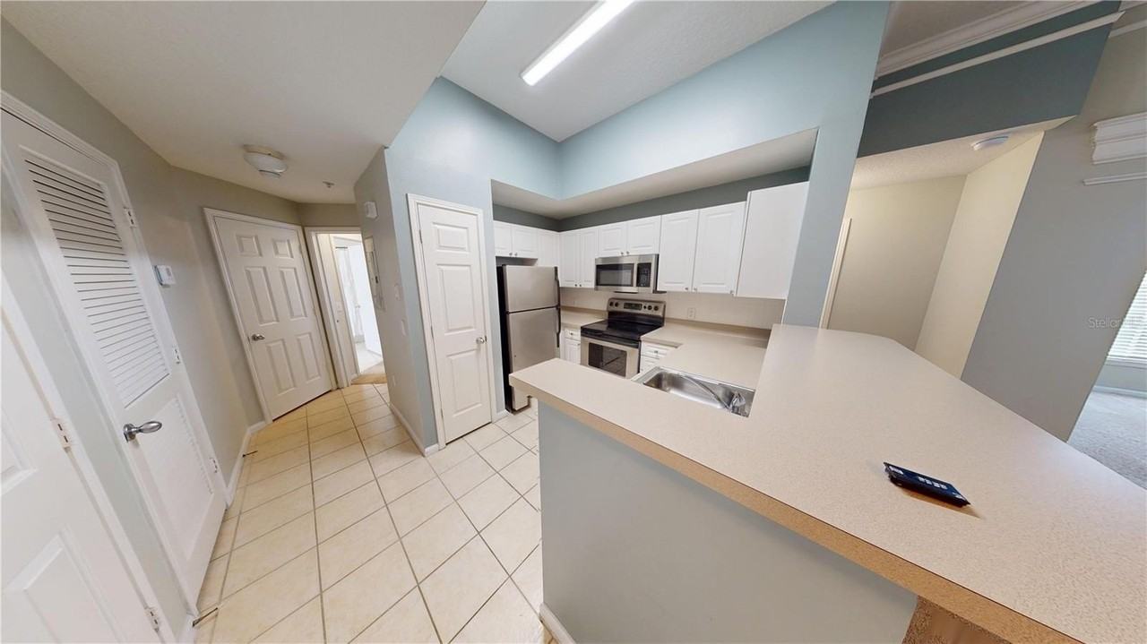 235 Goldenrain Dr #303 - Photo 5 of 10