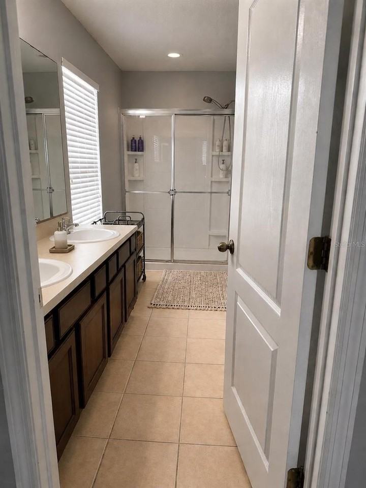 3913 PEMBERLY - Photo 4 of 11