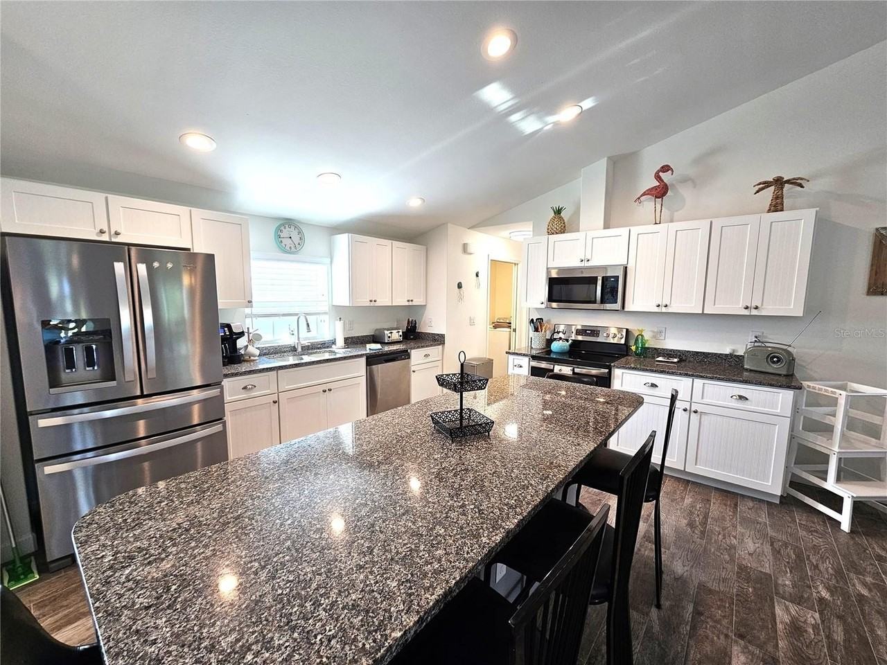 7436 Michael St - Photo 7 of 39