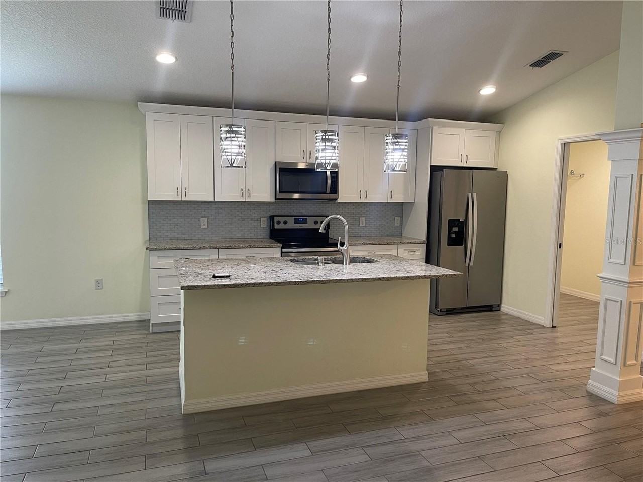208 Missouri Ave - Photo 2 of 23