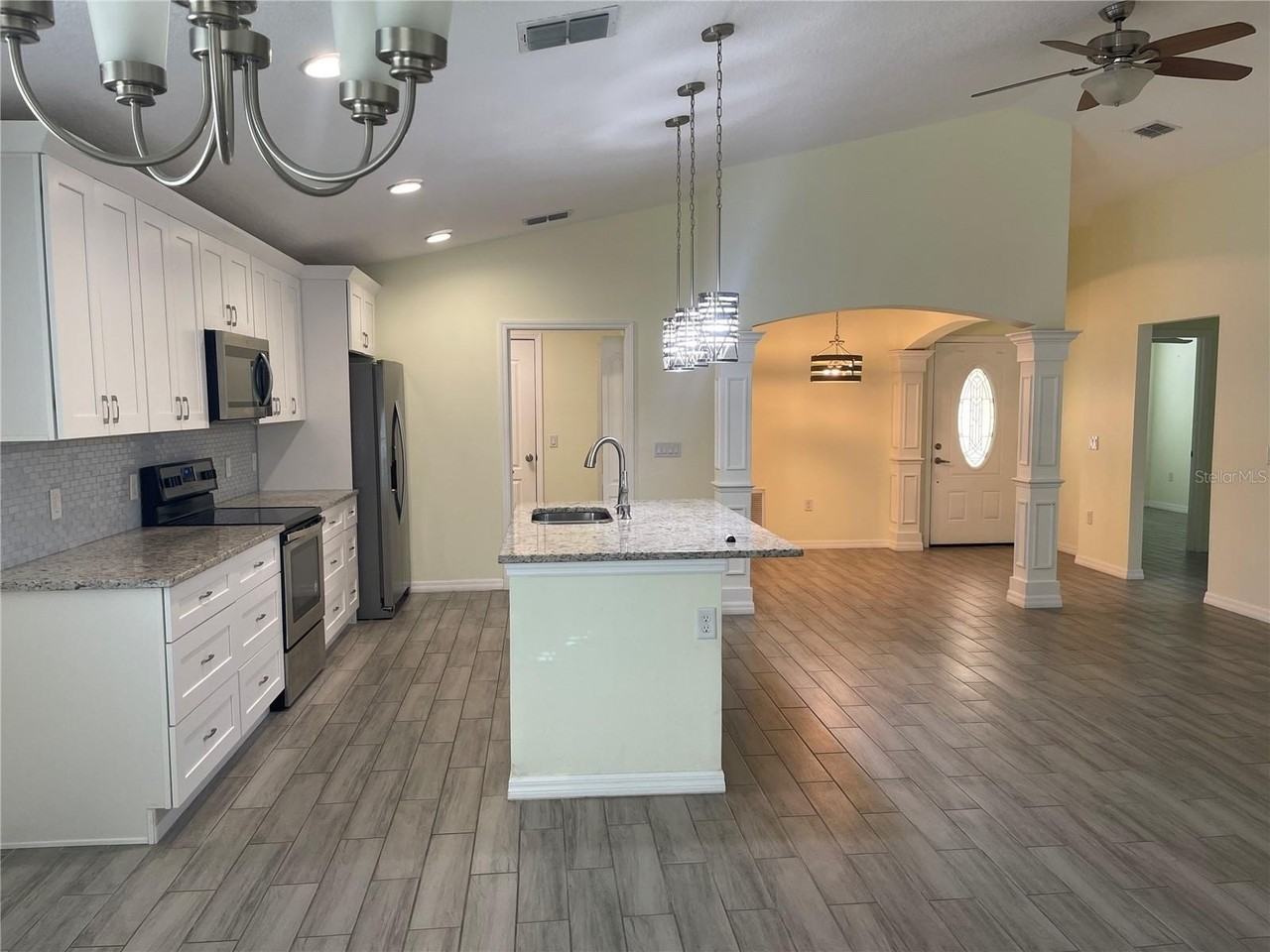 208 Missouri Ave - Photo 3 of 23