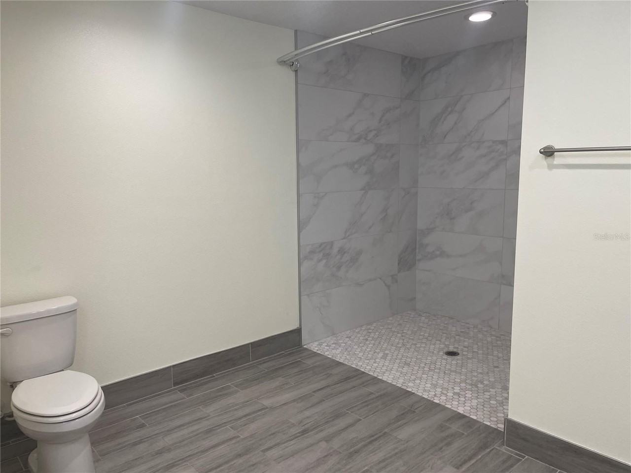 208 Missouri Ave - Photo 4 of 23