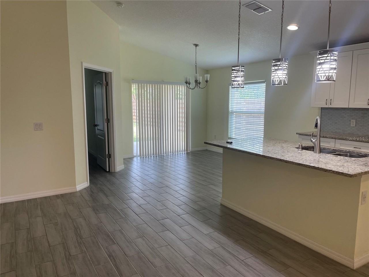 208 Missouri Ave - Photo 5 of 23