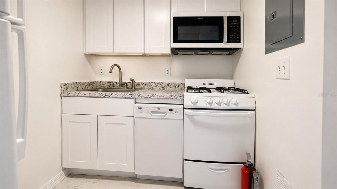 120 Blue Point Way #170 - Photo 7 of 14