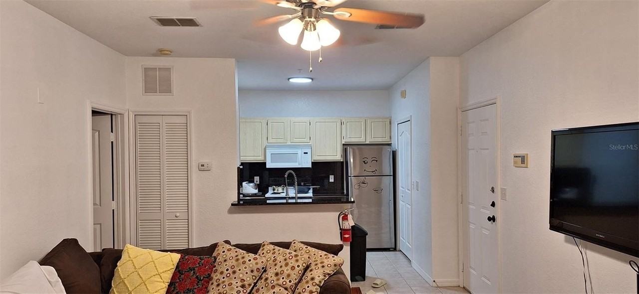 8927 Legacy Ct #201 - Photo 4 of 18