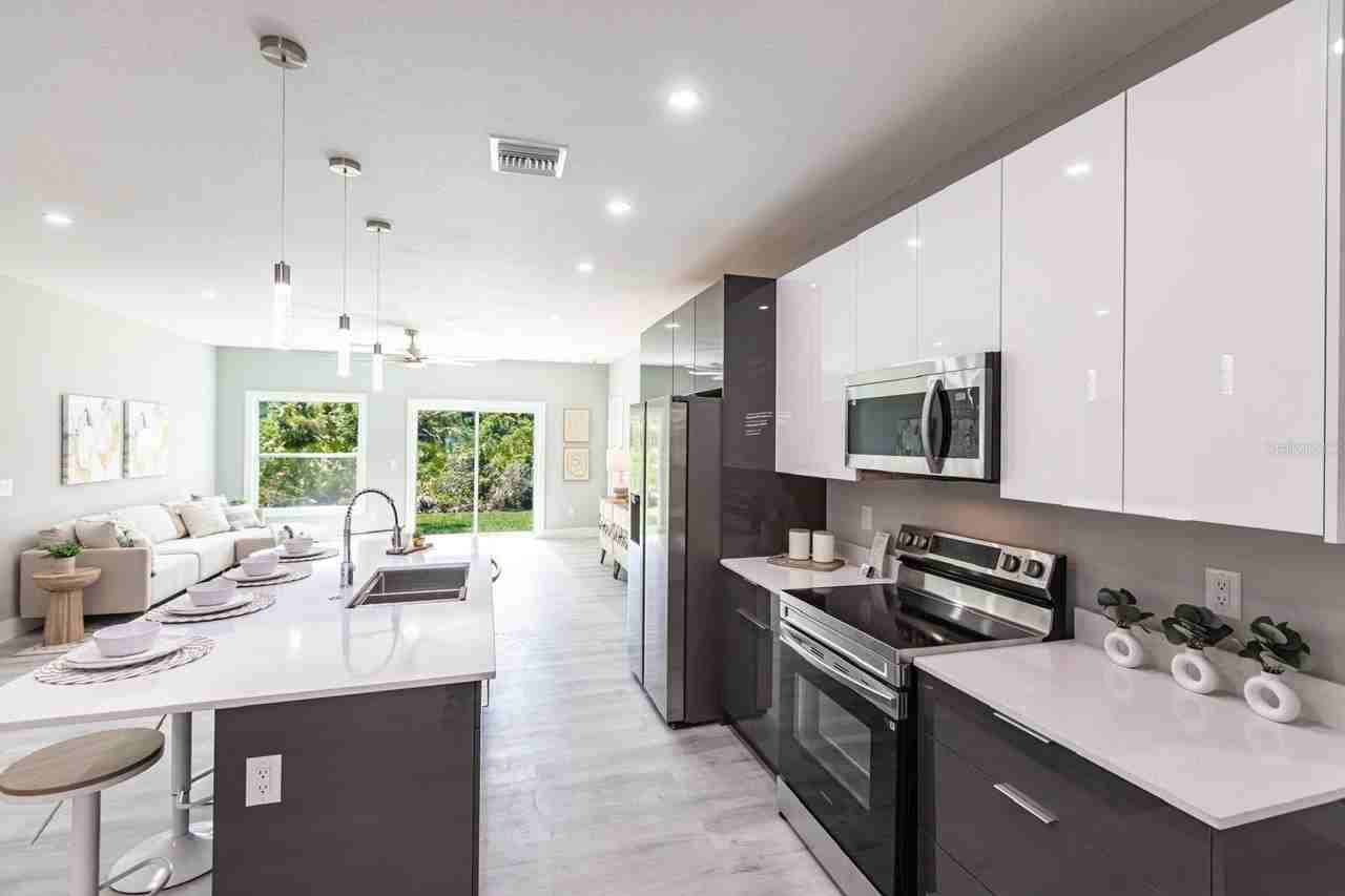 2148 Adirondack Ln - Photo 7 of 38