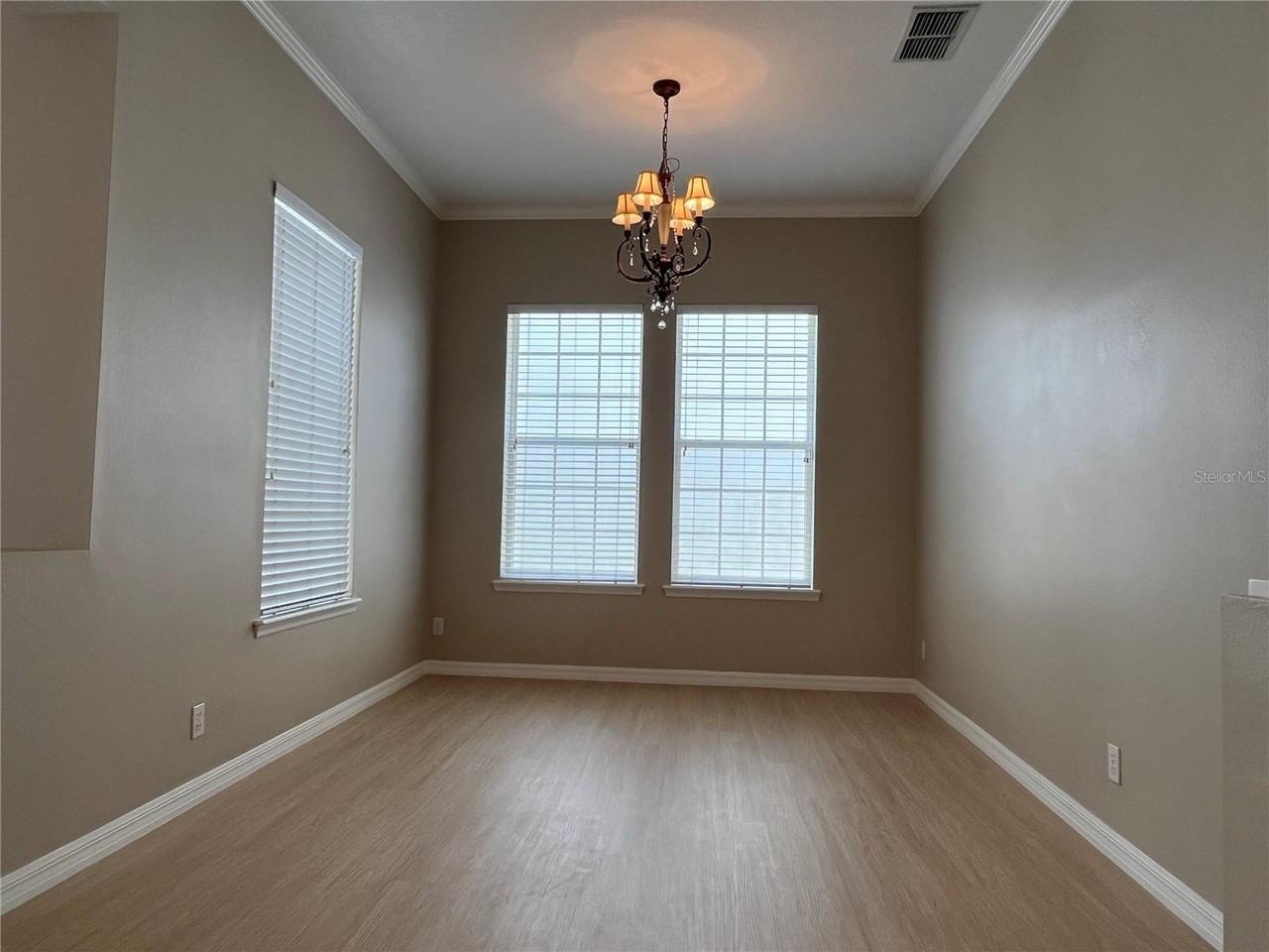 502 Greenbrier Ave - Photo 4 of 41