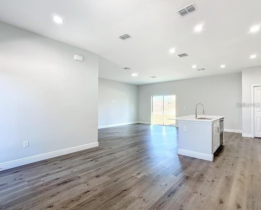 10 Dogwood Loop Ave - Photo 4 of 11