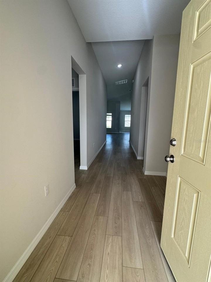 1049 Foreshore Ln - Photo 2 of 19