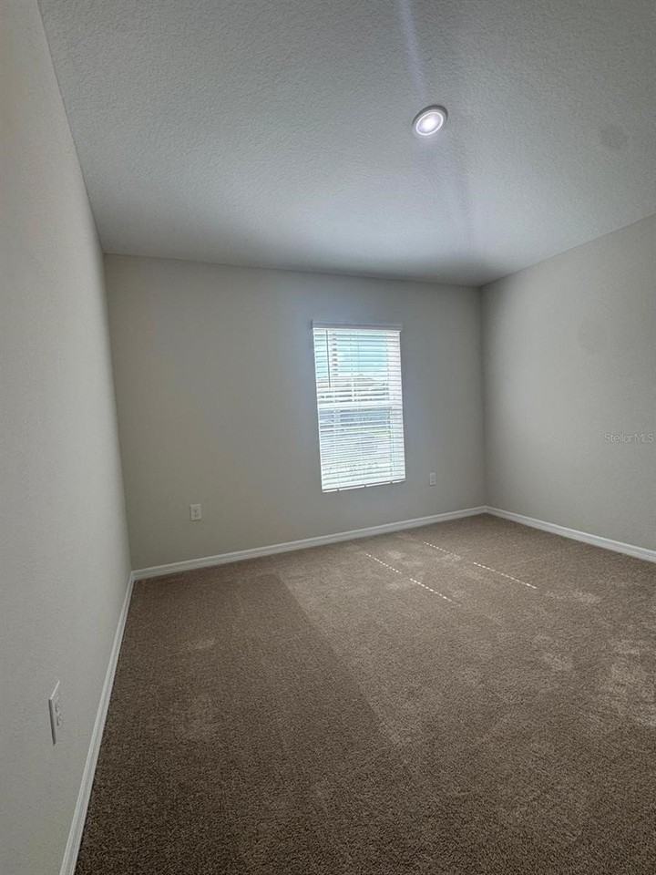 1049 Foreshore Ln - Photo 3 of 19