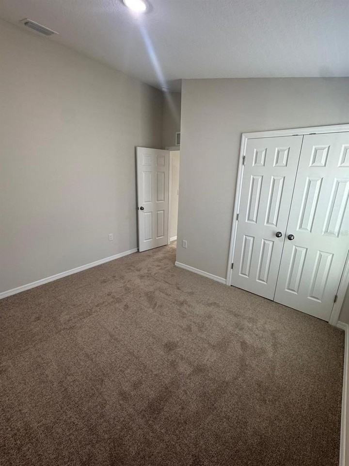 1049 Foreshore Ln - Photo 5 of 19