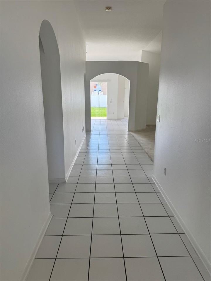 128 Westmoreland Cir - Photo 3 of 12