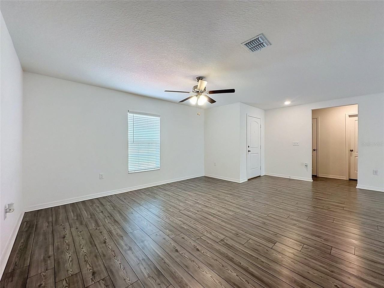 1407 Hillsborough Way - Photo 3 of 37