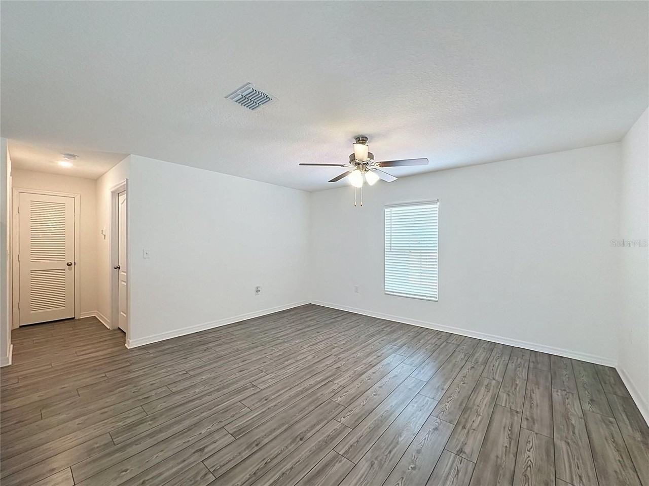 1407 Hillsborough Way - Photo 4 of 37