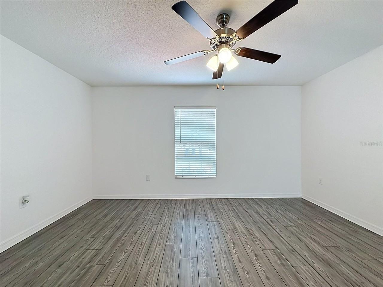 1407 Hillsborough Way - Photo 5 of 37