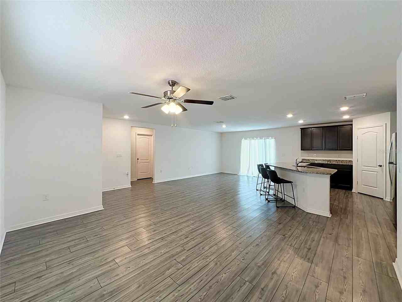 1407 Hillsborough Way - Photo 6 of 37