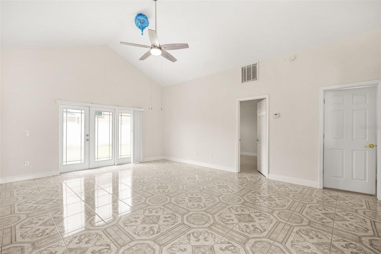 948 Ocala Woods Ln - Photo 3 of 27