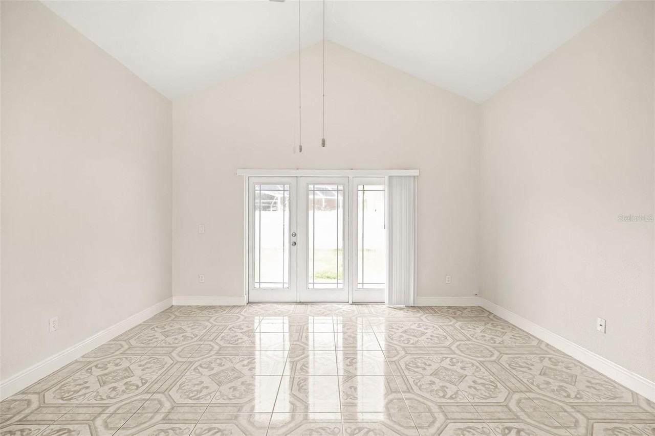 948 Ocala Woods Ln - Photo 4 of 27