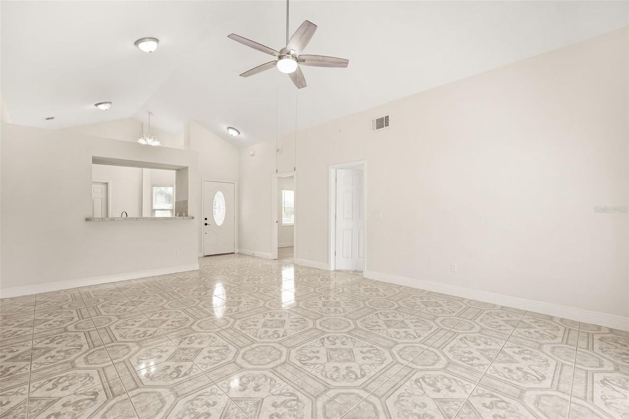 948 Ocala Woods Ln - Photo 5 of 27