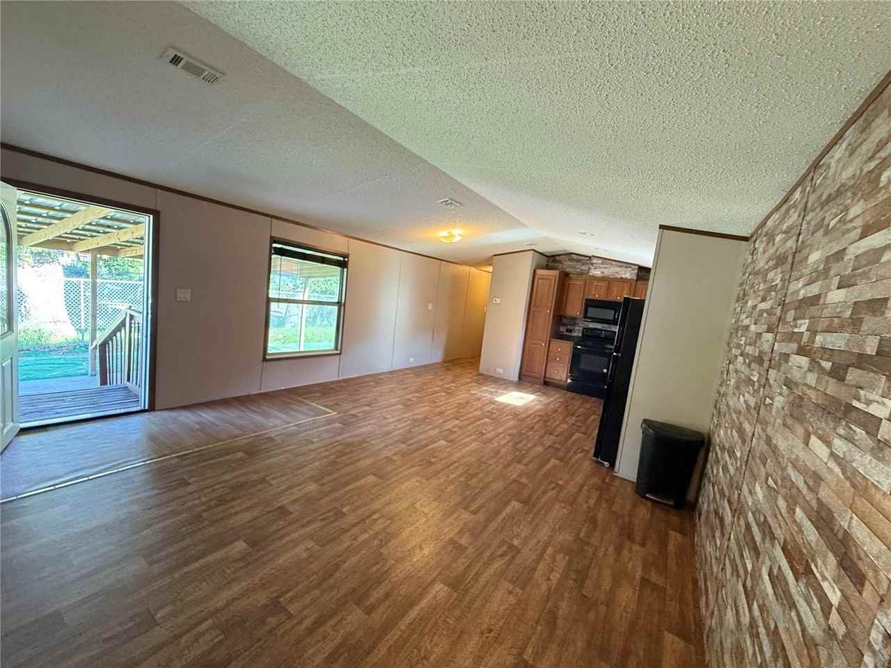 1414 Eva Ave - Photo 4 of 15