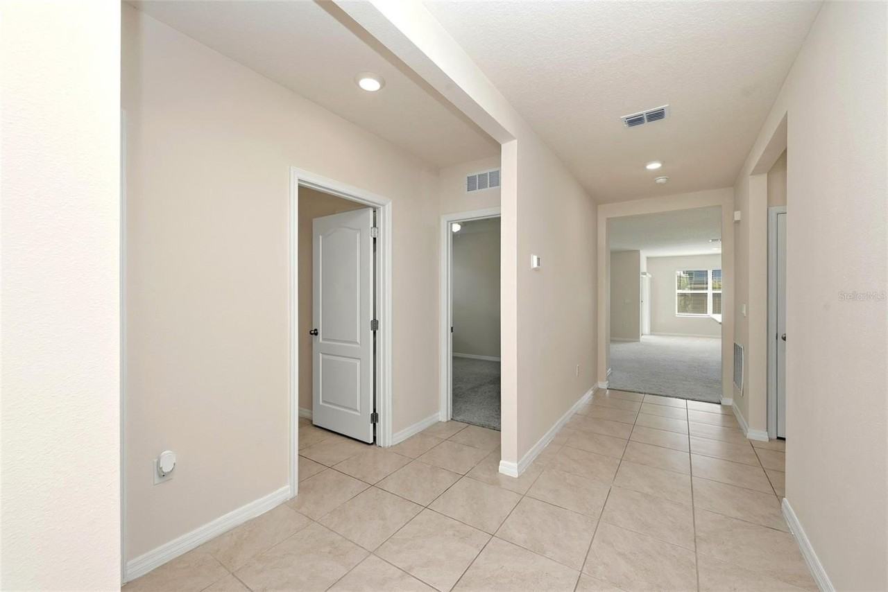 2725 Dumont Ln - Photo 2 of 32