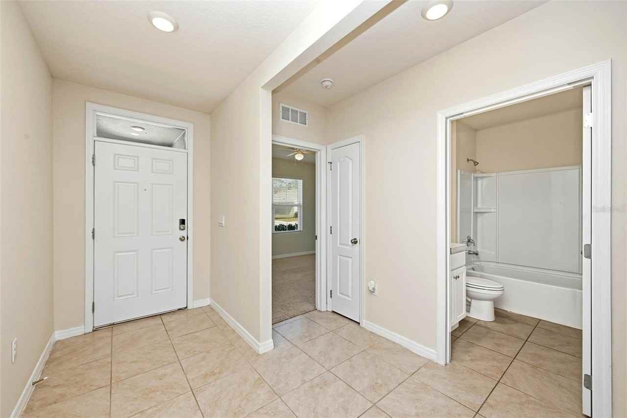 2725 Dumont Ln - Photo 3 of 32