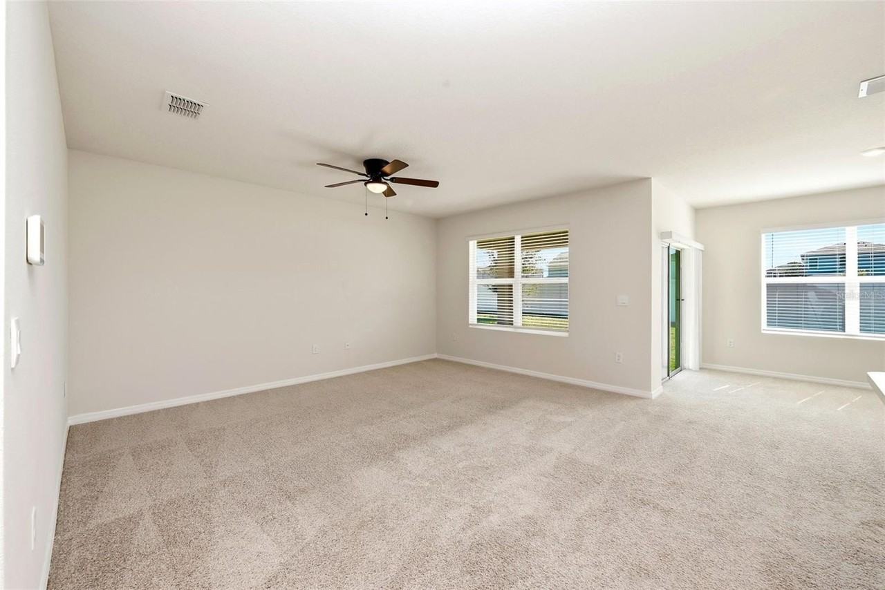 2725 Dumont Ln - Photo 5 of 32