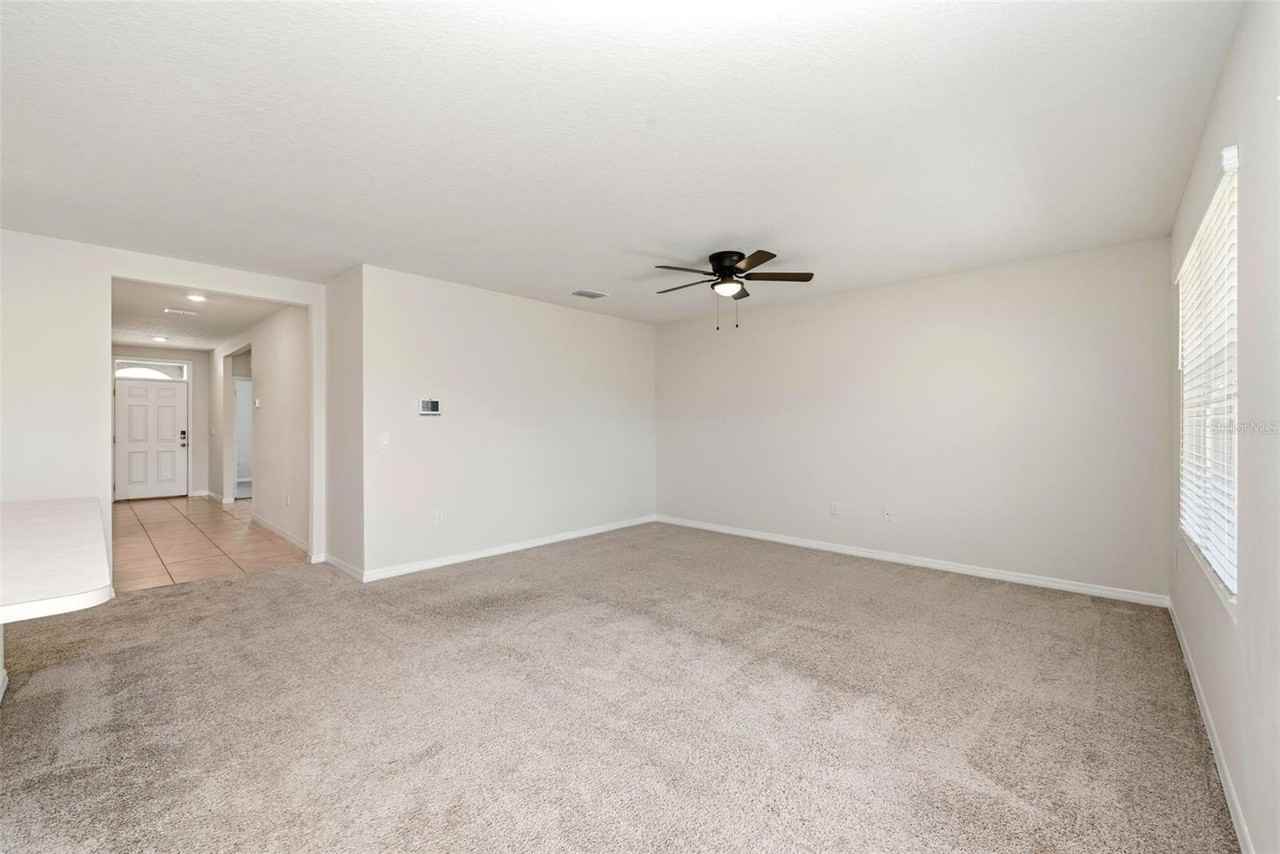 2725 Dumont Ln - Photo 7 of 32