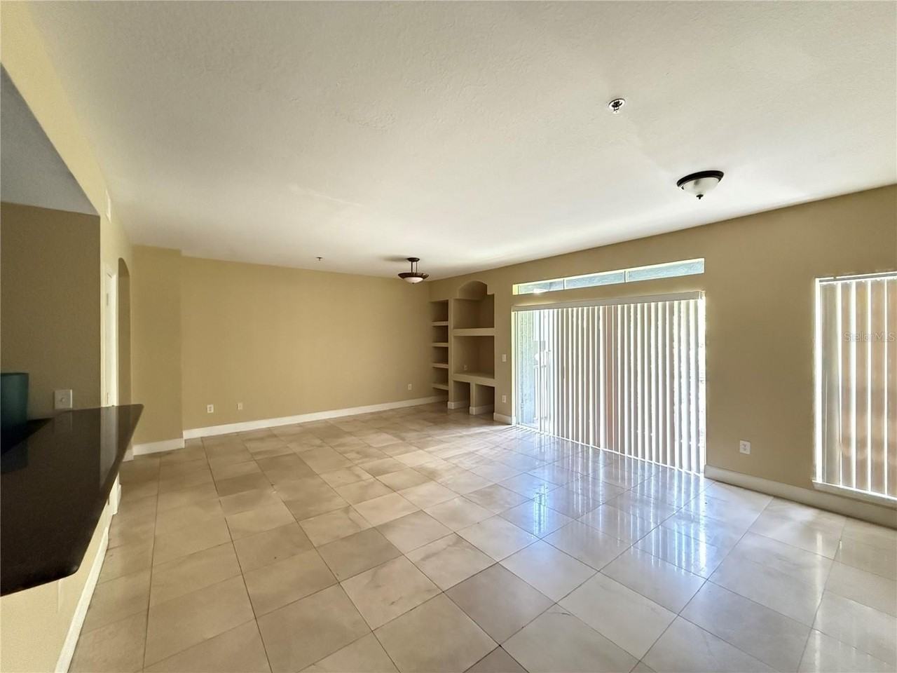 13212 Arbor Isle Dr #201 - Photo 5 of 22