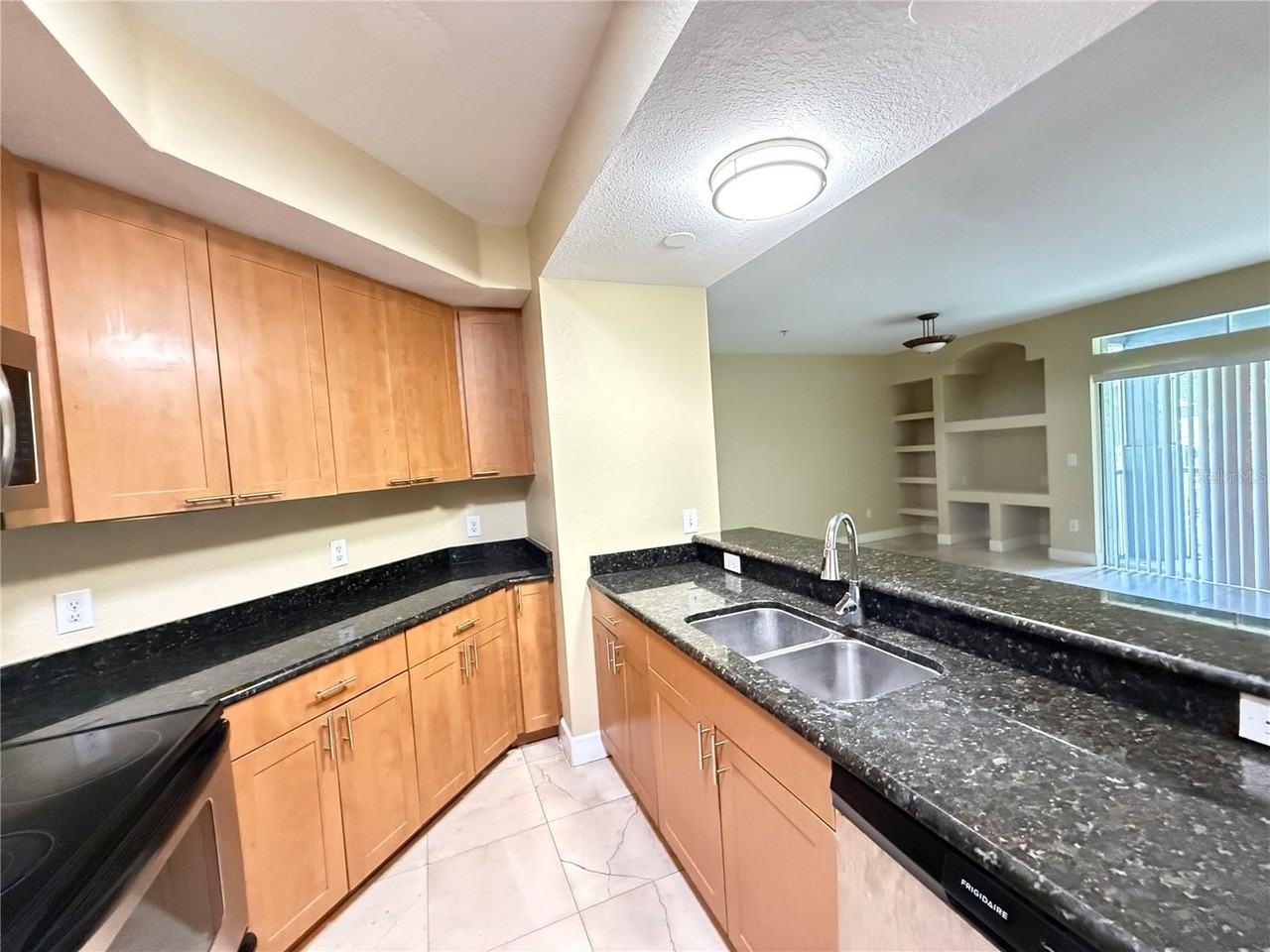 13212 Arbor Isle Dr #201 - Photo 6 of 22
