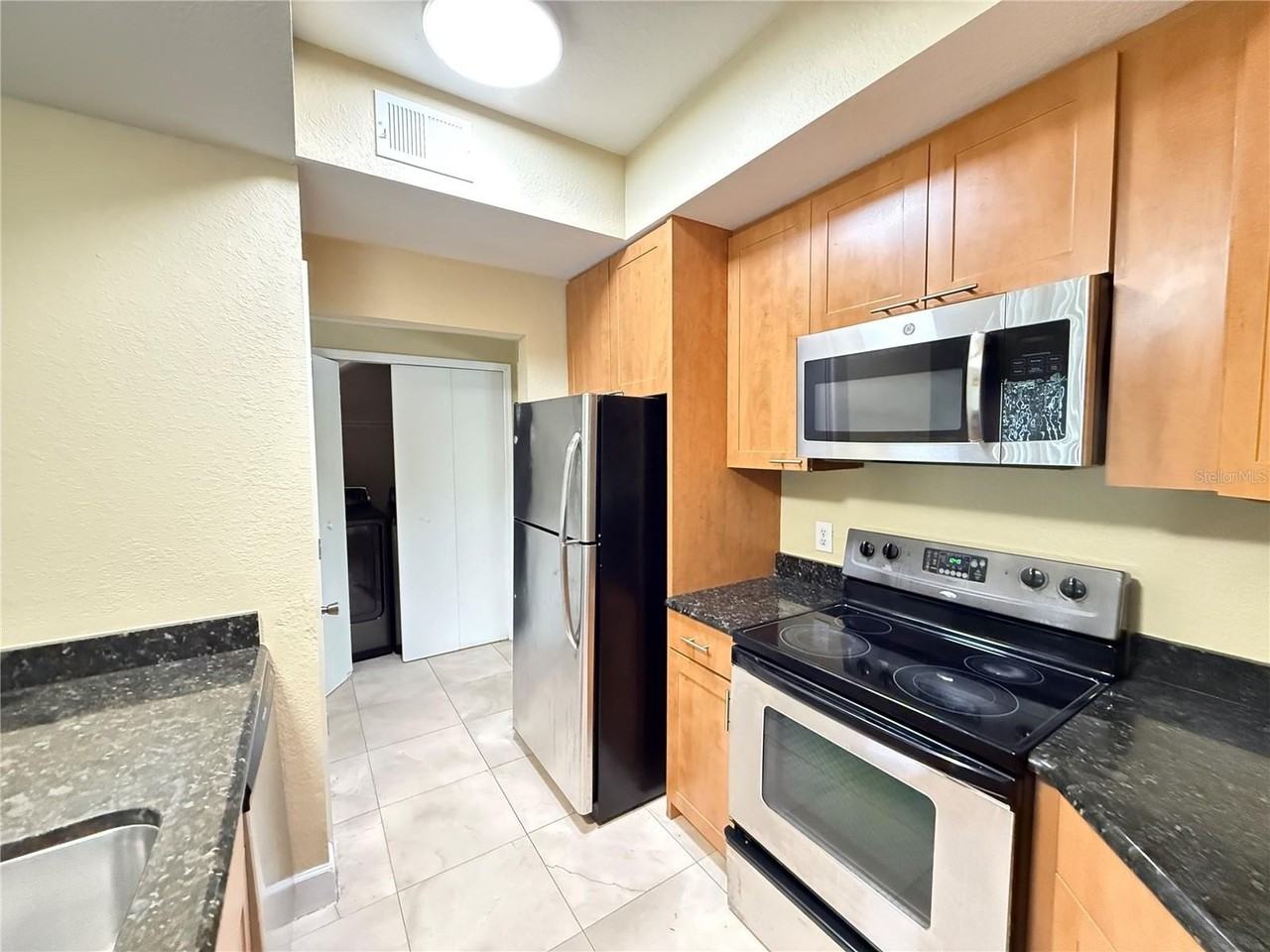 13212 Arbor Isle Dr #201 - Photo 7 of 22