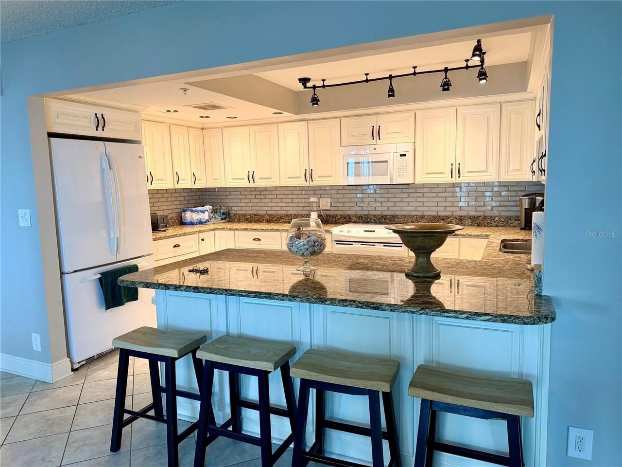1480 Gulf Blvd #607 - Photo 6 of 27