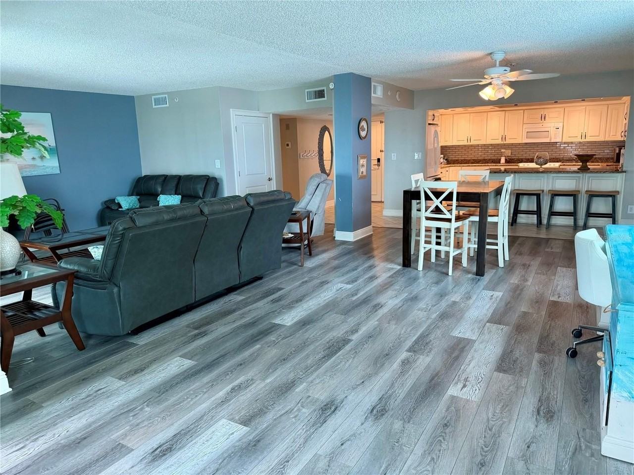 1480 Gulf Blvd #607 - Photo 7 of 27