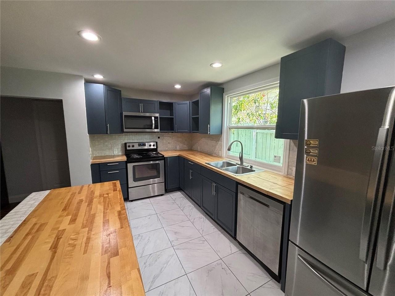 1319 S Michigan Ave - Photo 2 of 14