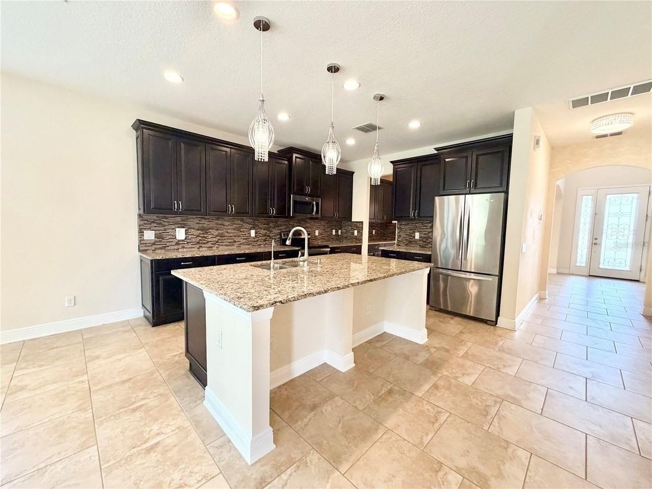 19522 Whispering Brook Dr - Photo 5 of 41