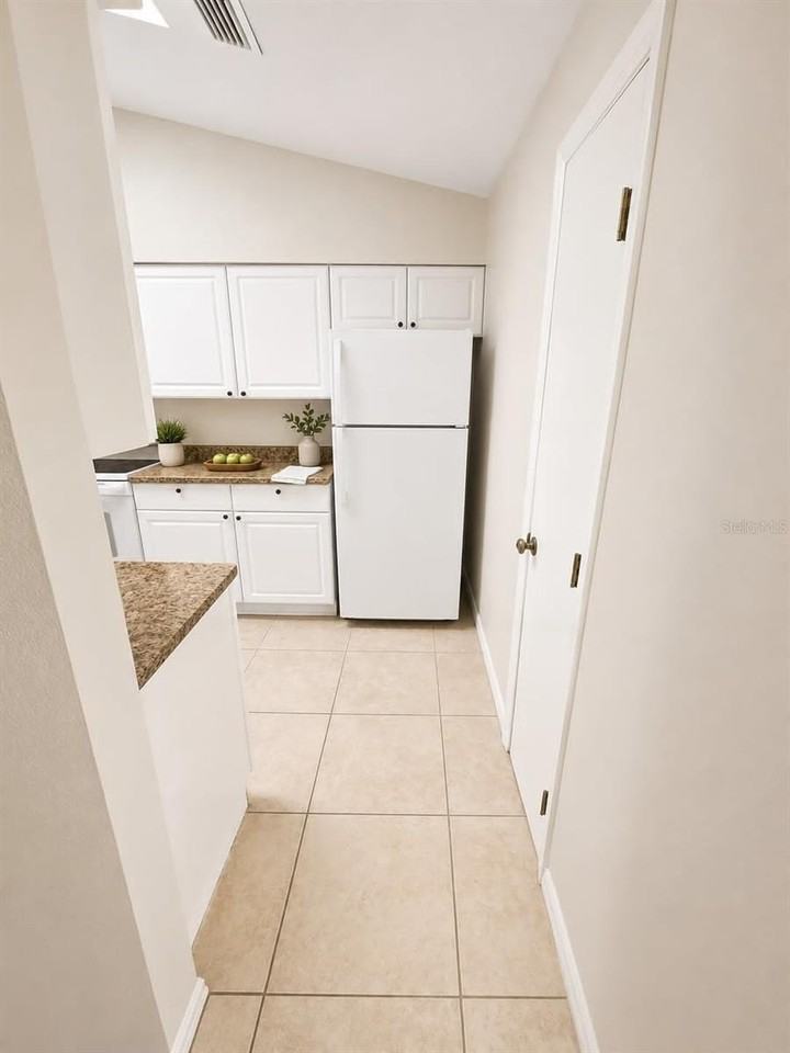1203 Saxony Cir #B - Photo 4 of 18