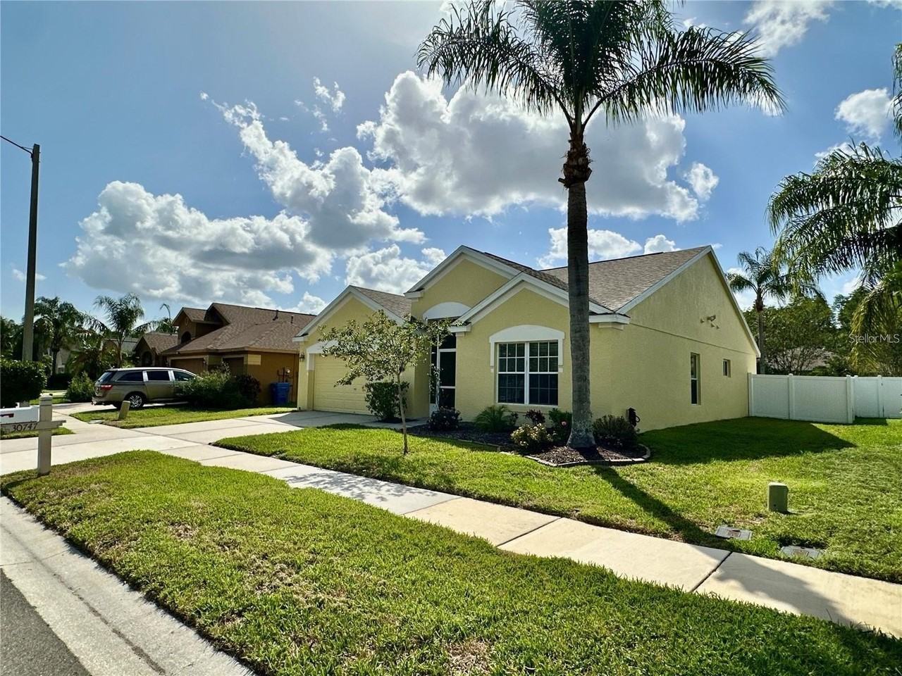 30747 Burleigh Dr - Photo 2 of 39