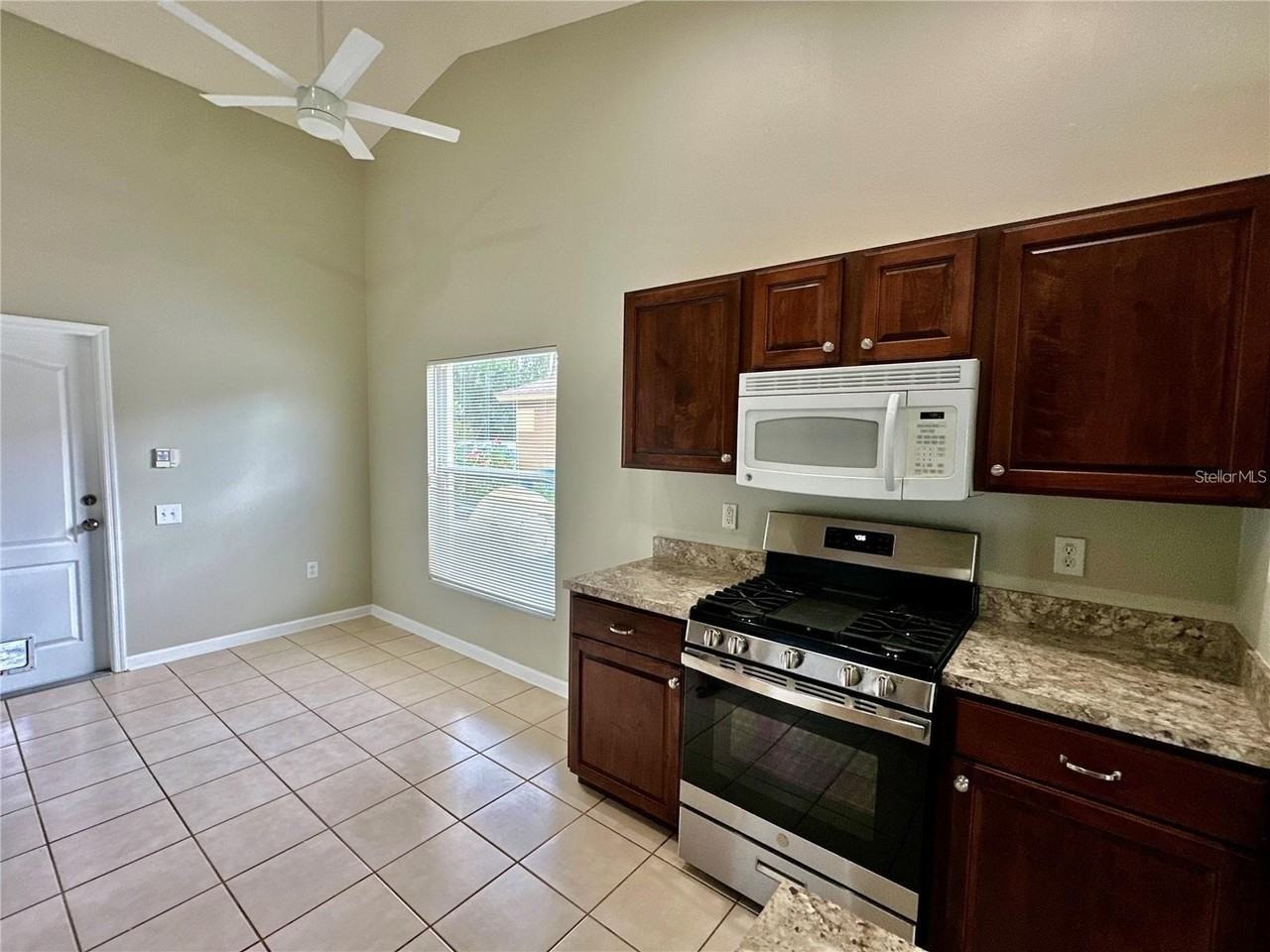 30747 Burleigh Dr - Photo 3 of 39