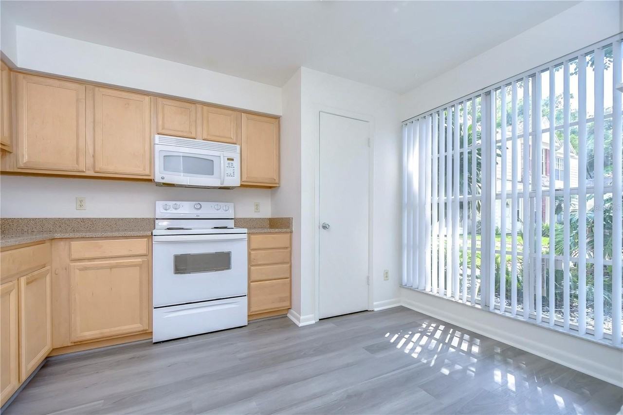 13937 Fletchers Mill Dr - Photo 6 of 50